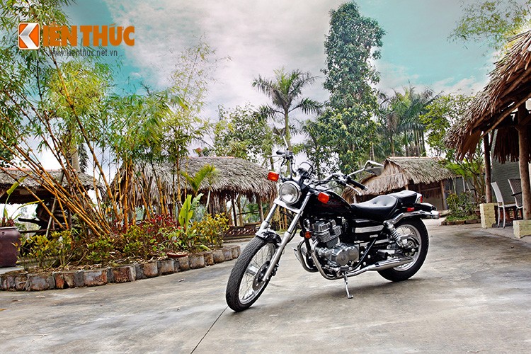  Nhắc đến Honda Rebel 250, chắc hẳn những ai đam mê môtô PKL (Phân khối lớn) đều biết đến mẫu xe này với vẻ ngoài ấn tượng luôn “cặp kè” cùng những người hùng cơ bắp trong thập niên cuối những năm 80 đầu 90 mà kiểu dáng của nó không hề phai mờ theo thời gian…